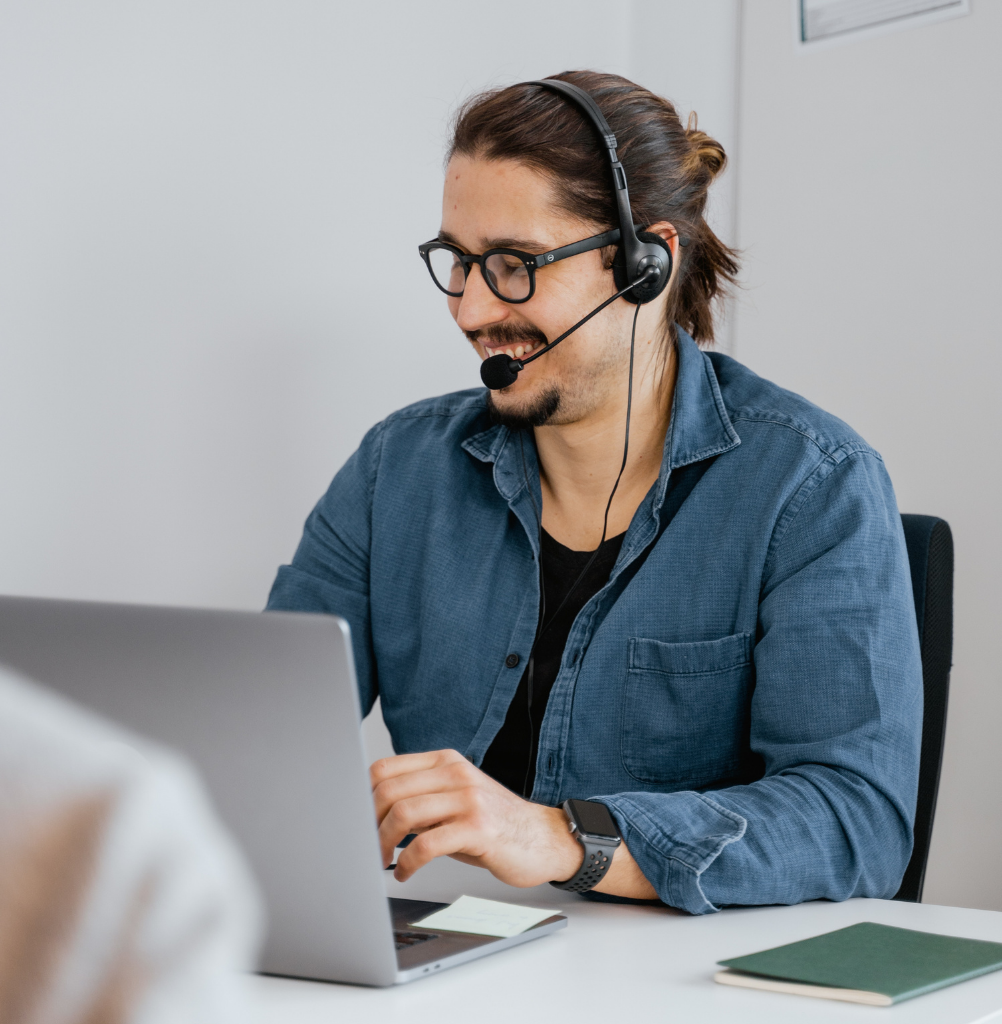 Professionnel du service à la clientèle et intégration de données